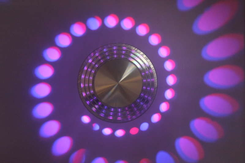 Spiral Hole RGB LED Wall Light pour la décoration intérieure avec des prix bon marché Fantaisie Night Lights Plafonnier Loft Vogue Furniture