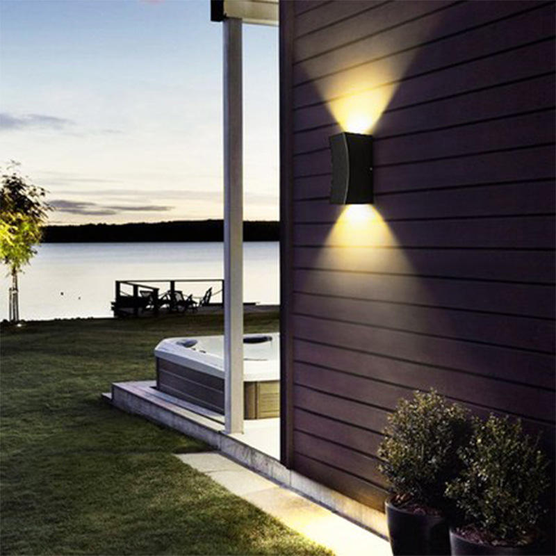 Imperméable à l'eau de montage vers le haut et vers le bas de la lumière extérieure du jardin Grande applique murale extérieure Led