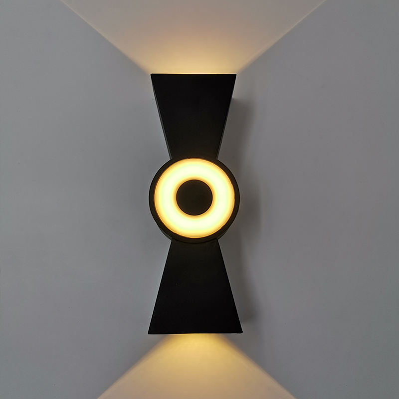 Appliques murales extérieures de lampe solaire d'origine d'usine avec l'éclairage de lampe de mur de décoration de haut en bas de prix bon marché
