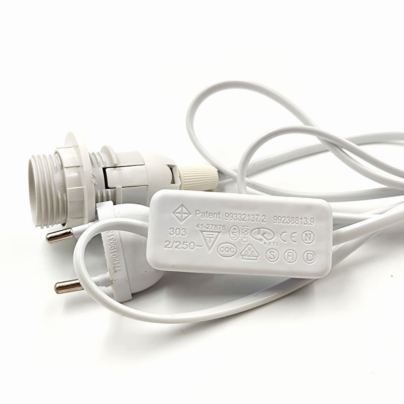 Haute qualité E27 E14 laiton porcelaine support de lampe en plastique douille Base LED ampoule terminale douille de plafond