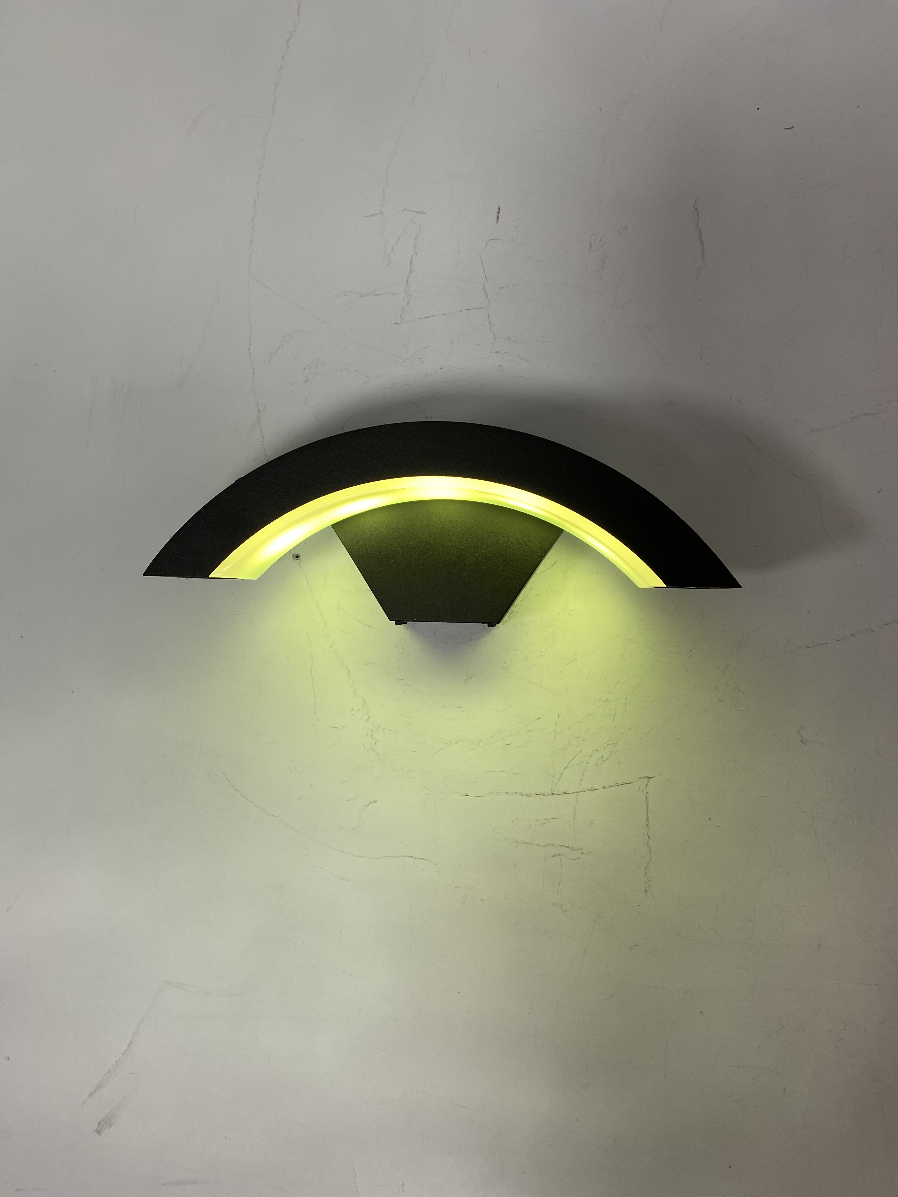 Tuya applique murale intelligente LED applique murale intelligente IP65 étanche applique murale décorative à la mode colorée