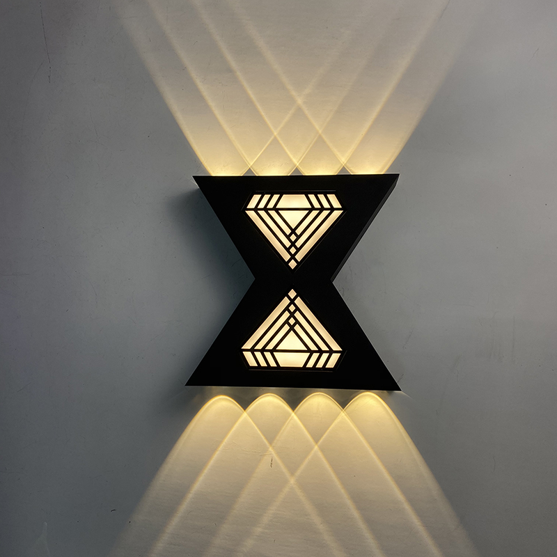 Applique murale en forme de lettre 12W Up and Down Light Applique murale extérieure à LED Applique murale extérieure moderne Applique extérieure noire Applique murale extérieure noire