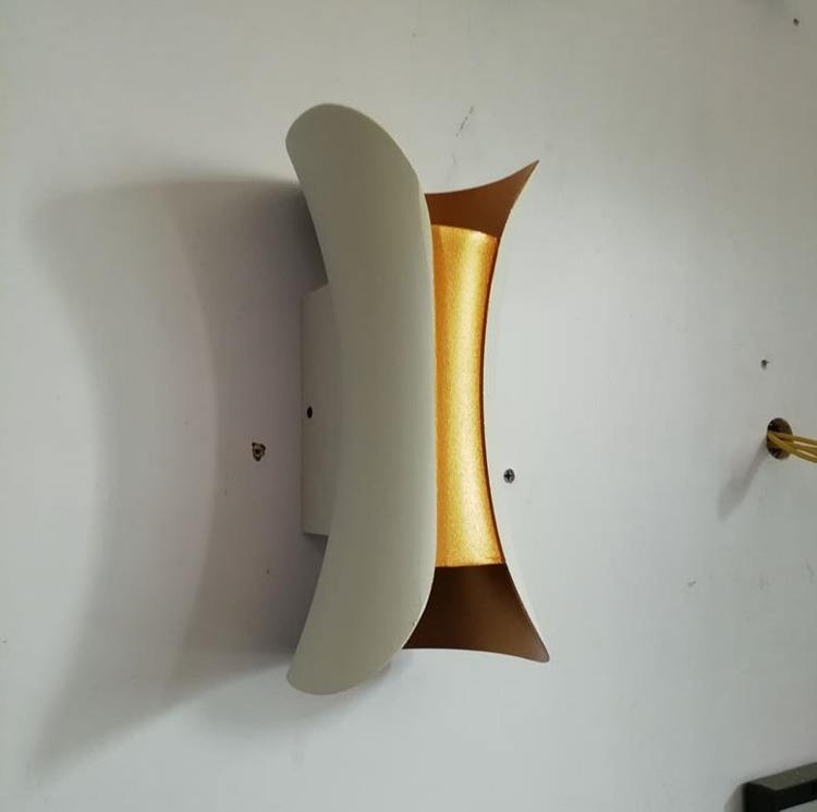 Applique murale extérieure étanche IP65 LED longue bande applique murale moderne adaptée au salon cour porche patio