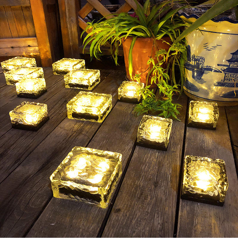 Lumières solaires colorées lumière en forme de glace mur de lumière led extérieur lampe de tuile solaire lampe carrée lumière décorative en forme de glace lampe solaire enterrée IP65 étanche étape décoration extérieure