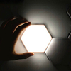 Applique murale hexagonale quantique en nid d'abeille à LED colorée avec sensibilité tactile pour loft d'escalier de salon de chambre à coucher
