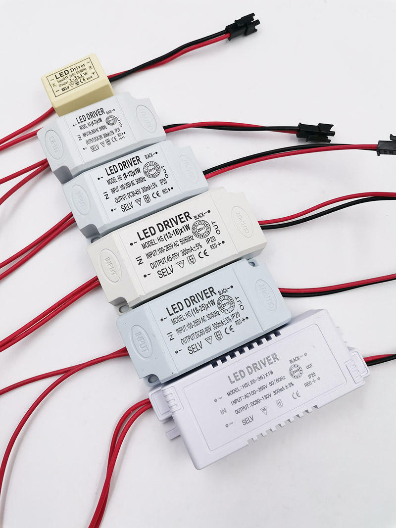Alimentation 12V 10W 20W 25W 30W 36W 50W 60W 80W 100W 120W 150W 250W Transformateur Résistant À L'eau LED Pilote OEM IP67 Étanche