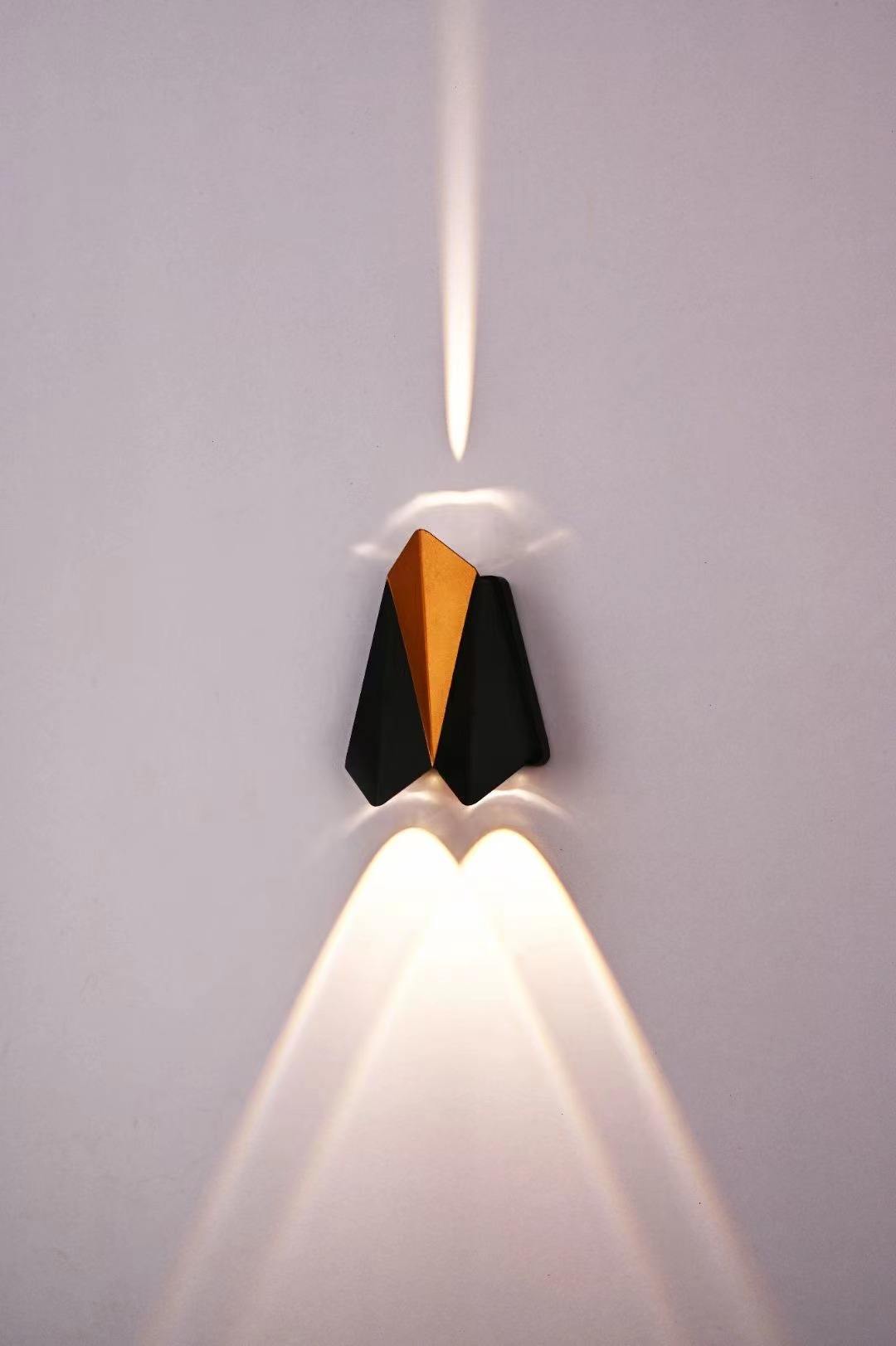 Noir extérieur IP65 étanche mur LED lumière haute lumen aluminium pas cher moderne jardin applique murale vente chaude pas de batterie murale