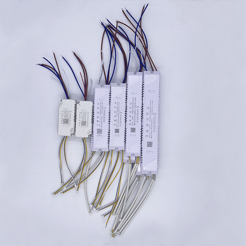 Transformateurs d'éclairage LED 6 voies 300-432W Pilote 2.4G Pilote à trois températures de couleur Alimentation sûre de haute qualité Pilote d'adaptateur Led