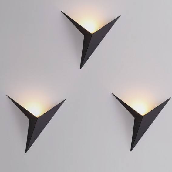 Créatif en fer forgé forme spéciale Triangle applique murale nordique minimaliste chambre chevet étude chambre d'hôtel miroir phare