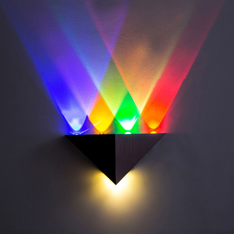 Approvisionnement d'usine LED grand triangle applique murale 5W aluminium couloir lumière KTV chambre salon fond décoration murale lampe