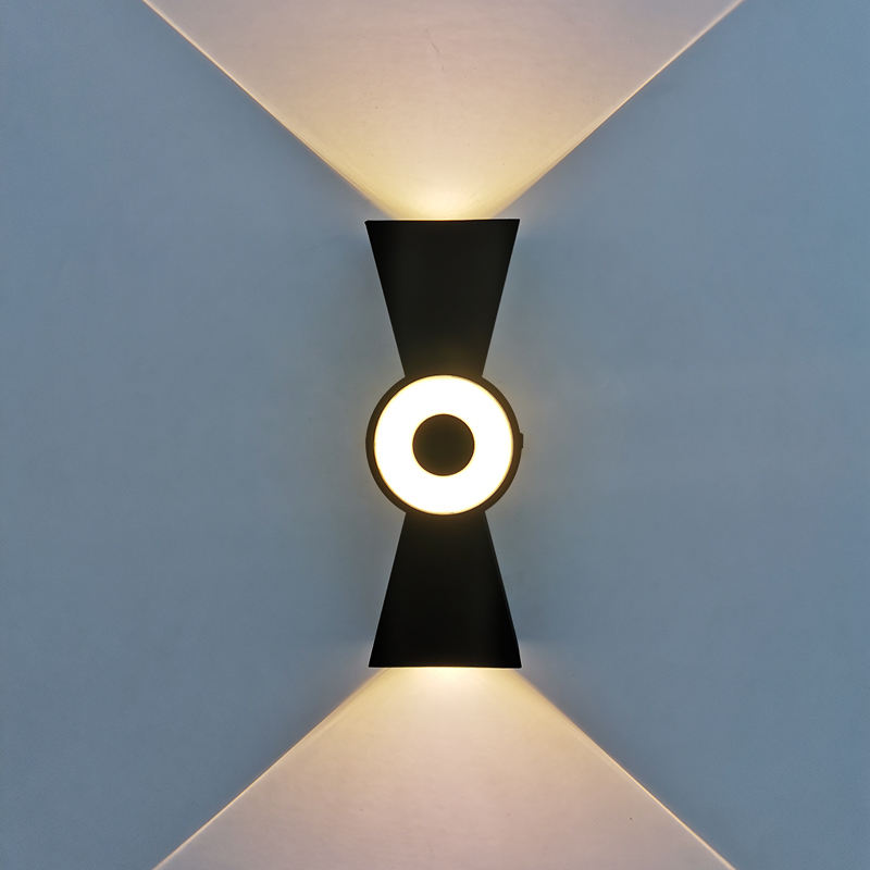Applique murale étanche à corne de lumière led et veilleuse extérieure moderne dans une applique murale haut et bas de haute qualité