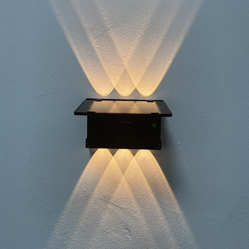 haut et bas IP65 lampe solaire charge solaire applique murale solaire IP65 étanche applique murale extérieure pour la décoration de la cour de jardin