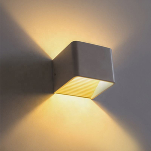 Style industriel 12W AC85-265V étanche IP65 faisceau réglable en aluminium extérieur LED Cube applique murale étanche