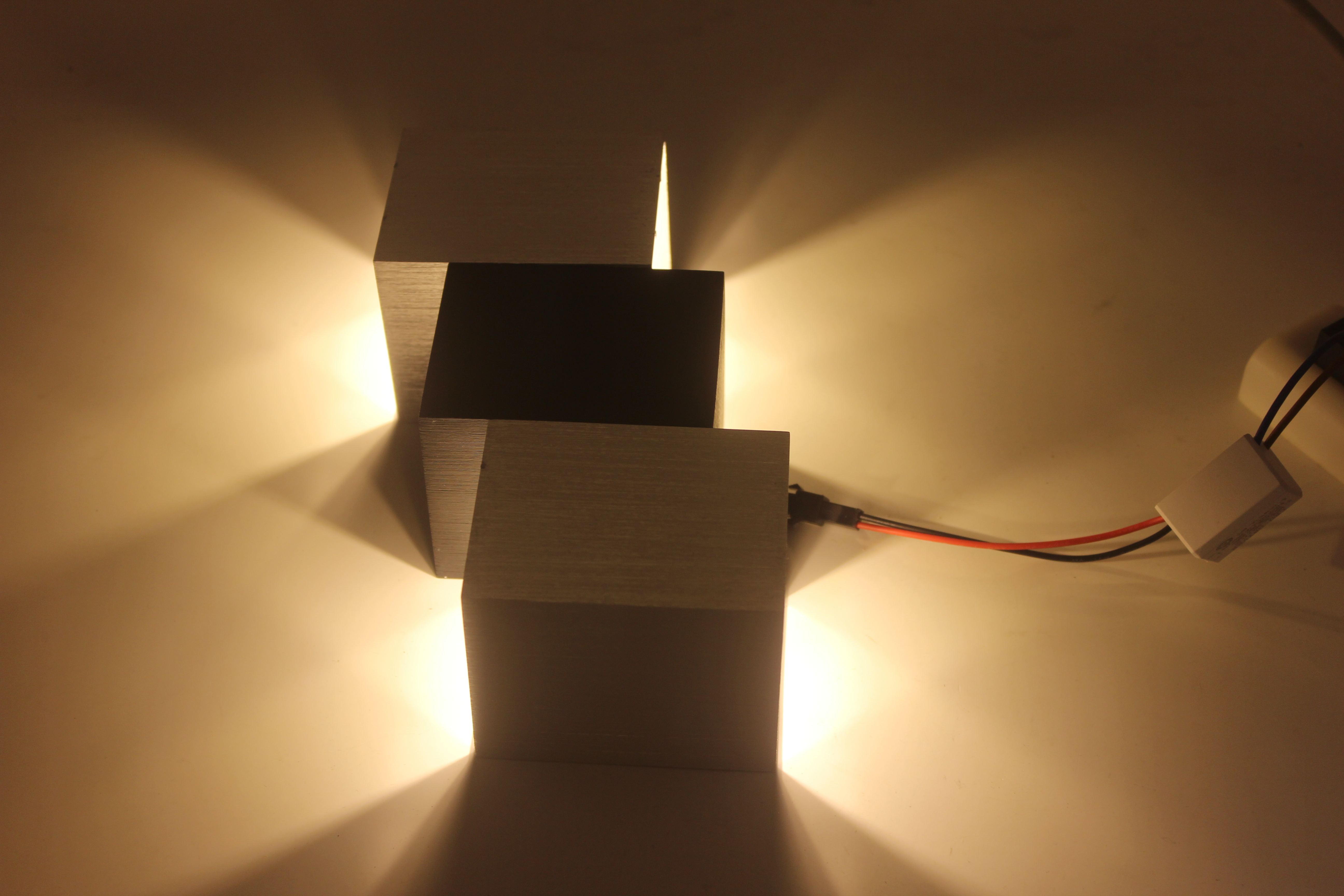 Applique murale étagée à LED moderne et lumière décorative d'intérieur