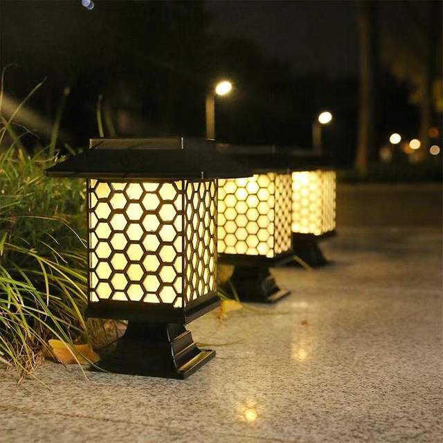 Type de maison extérieur étanche LED lumière solaire lampe de pelouse solaire Mini lumière solaire jardin alimenté Cottage Style Spike Spot petite maison