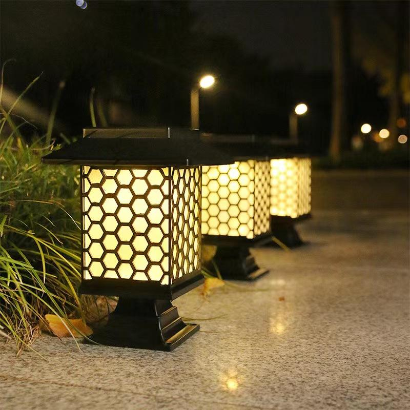 Type de maison extérieur étanche LED lumière solaire lampe de pelouse solaire Mini lumière solaire jardin alimenté Cottage Style Spike Spot petite maison