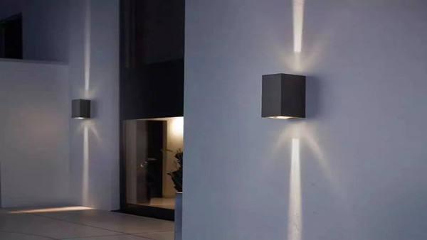 Lampes de mur menées modernes extérieures du blanc noir 20w de place d'Ip65 imperméables pour le jardin
