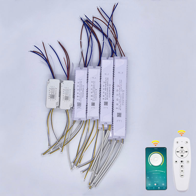 Pilote LED 2.4g Pilote de température à trois couleurs Pilote intelligent Transformateurs d'éclairage LED 48-576W Pilote d'alimentation 2.4G sûr de haute qualité Pilote d'adaptateur LED