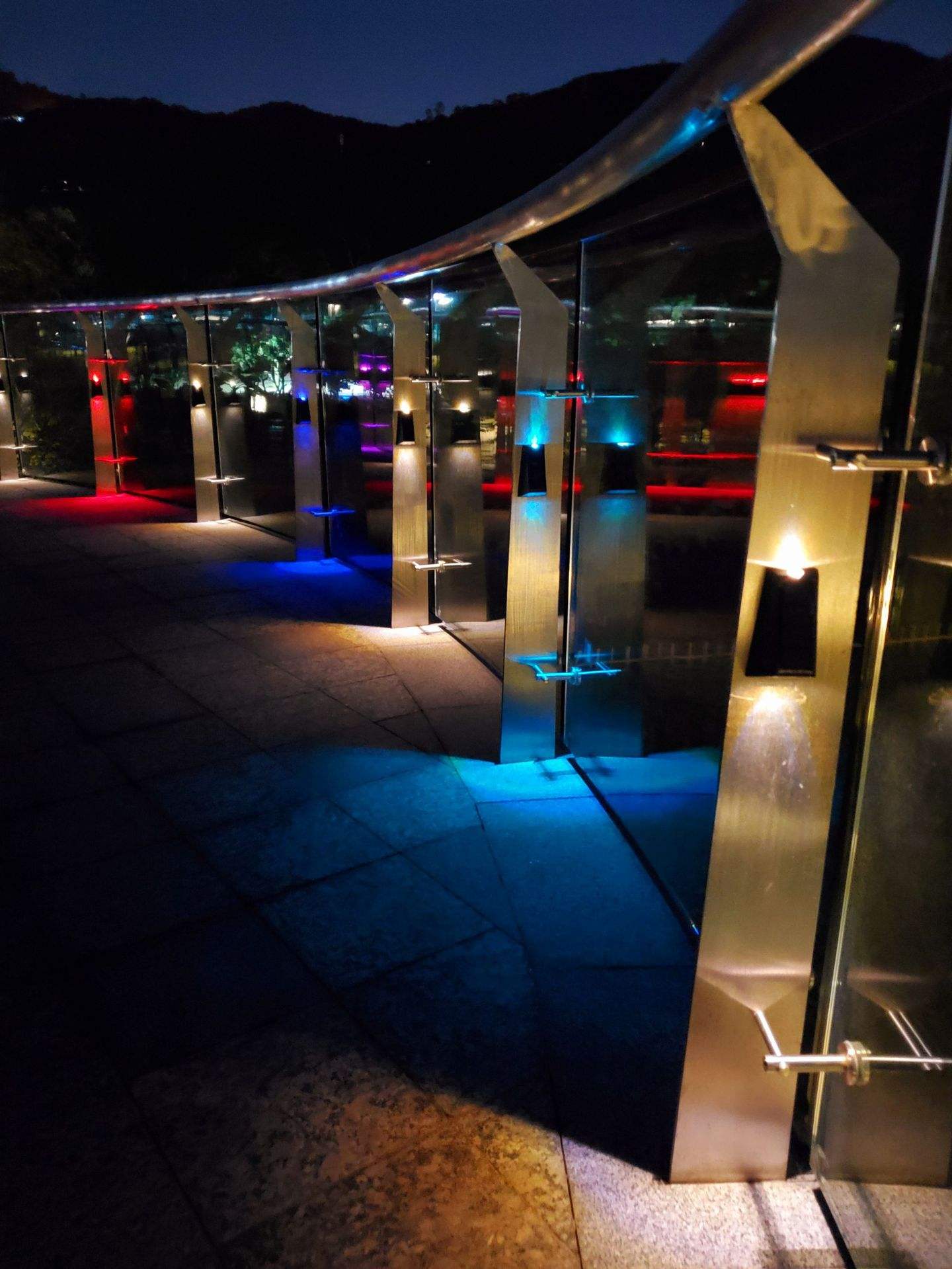 LED Solaire Alimenté Charge Lumière Extérieure Up Down Étanche Éclairage Mur Lampes Jardin Décoration Pont Clôture Paysage IP65 ABS