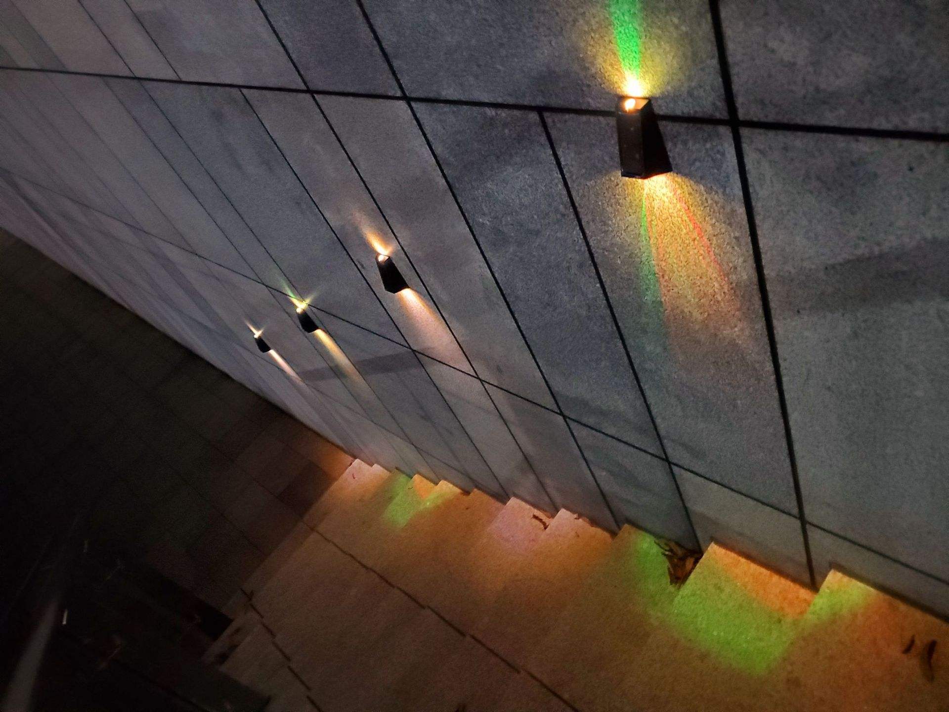 Applique murale extérieure à deux têtes capteur solaire alimenté par LED lumières de sécurité IP 65 applique murale extérieure étanche
