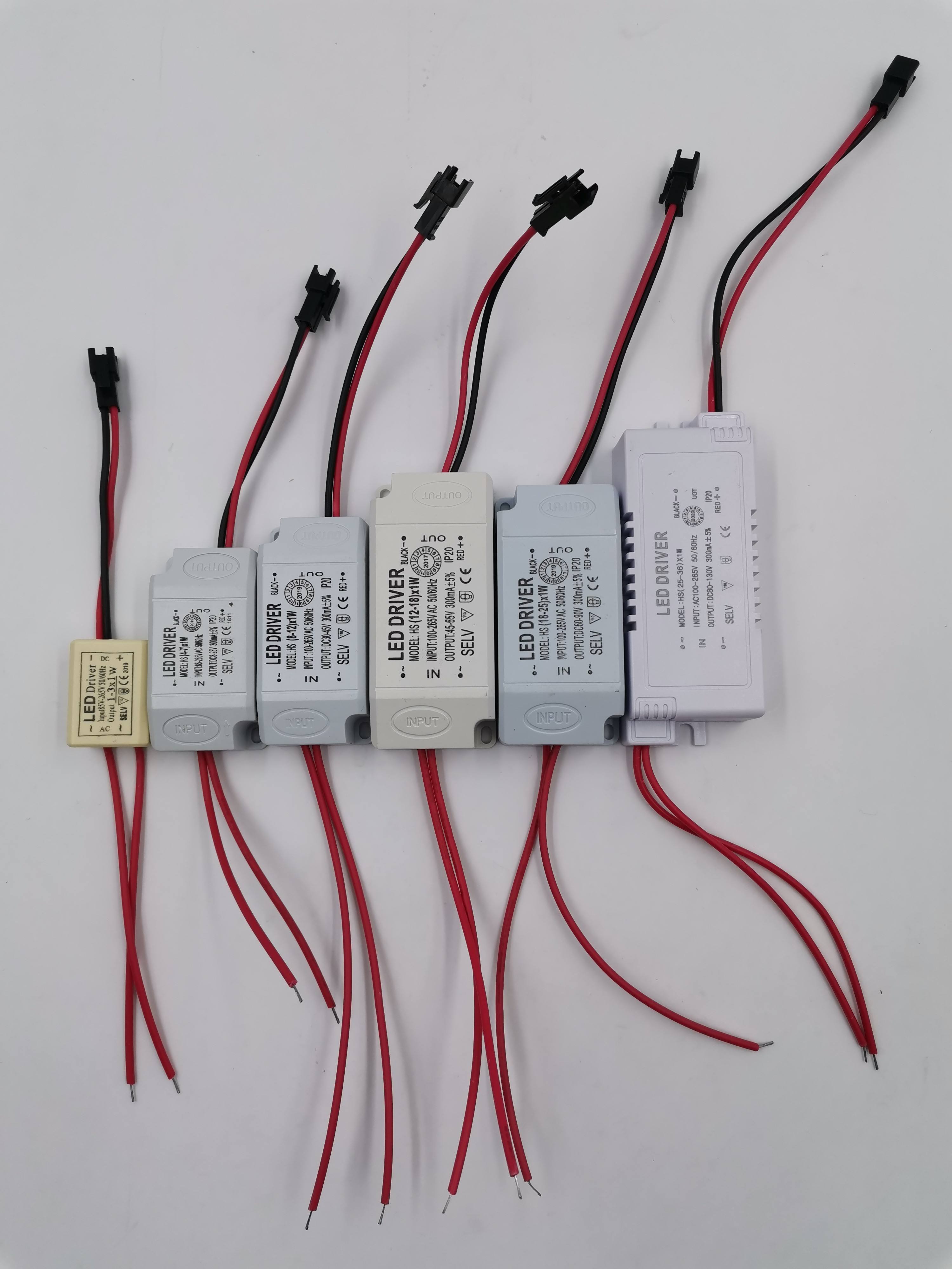 Triac Dimmable LED Driver 12V 24V DC Sortie 25W 30W 50W 60W 75W 80W 90W 100W 120W 150W 200W 300W 320W 360W 400W Remplacement du pilote LED étanche