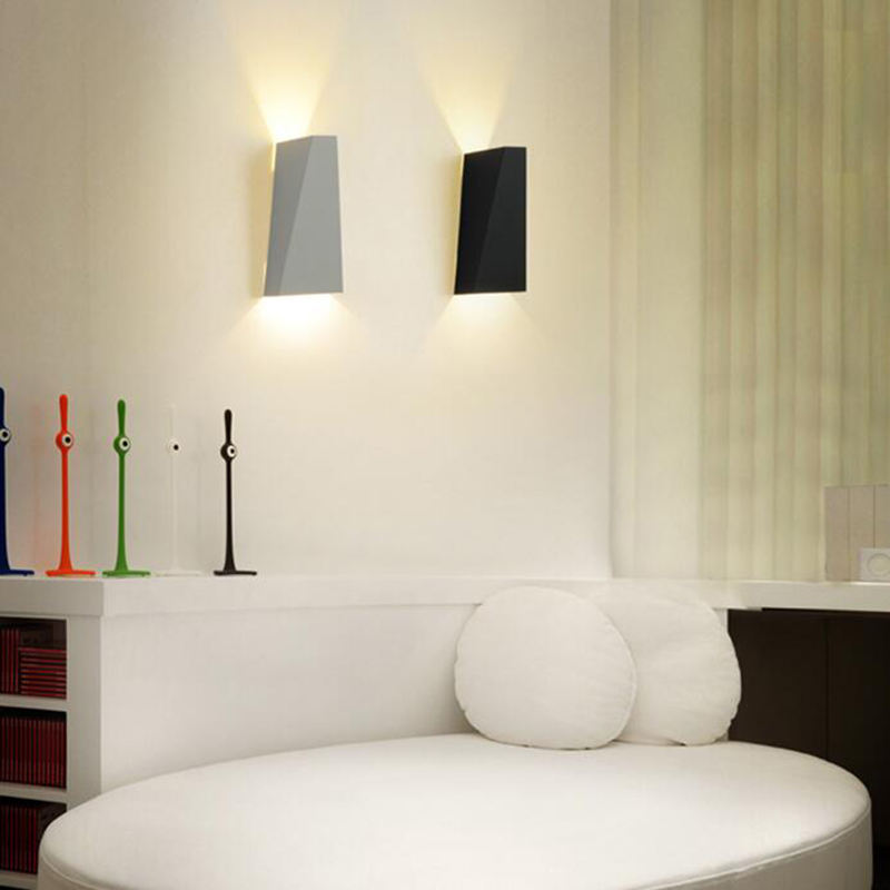 Caractéristiques d'éclairage haut et bas Applique murale à LED Applique géométrique à double tête pour chambre à coucher Éclairage à la maison Luminaire Escalier LED Wandlamp