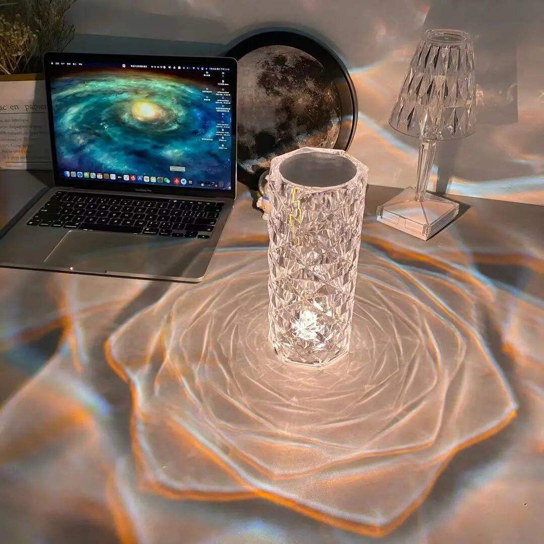Amazon Luxe Acrylique Moderne Transparent Led Tactile Contrôle Cristal Lampe De Table De Chevet Lumière Rechargeable Romantique Dîner Lumière
