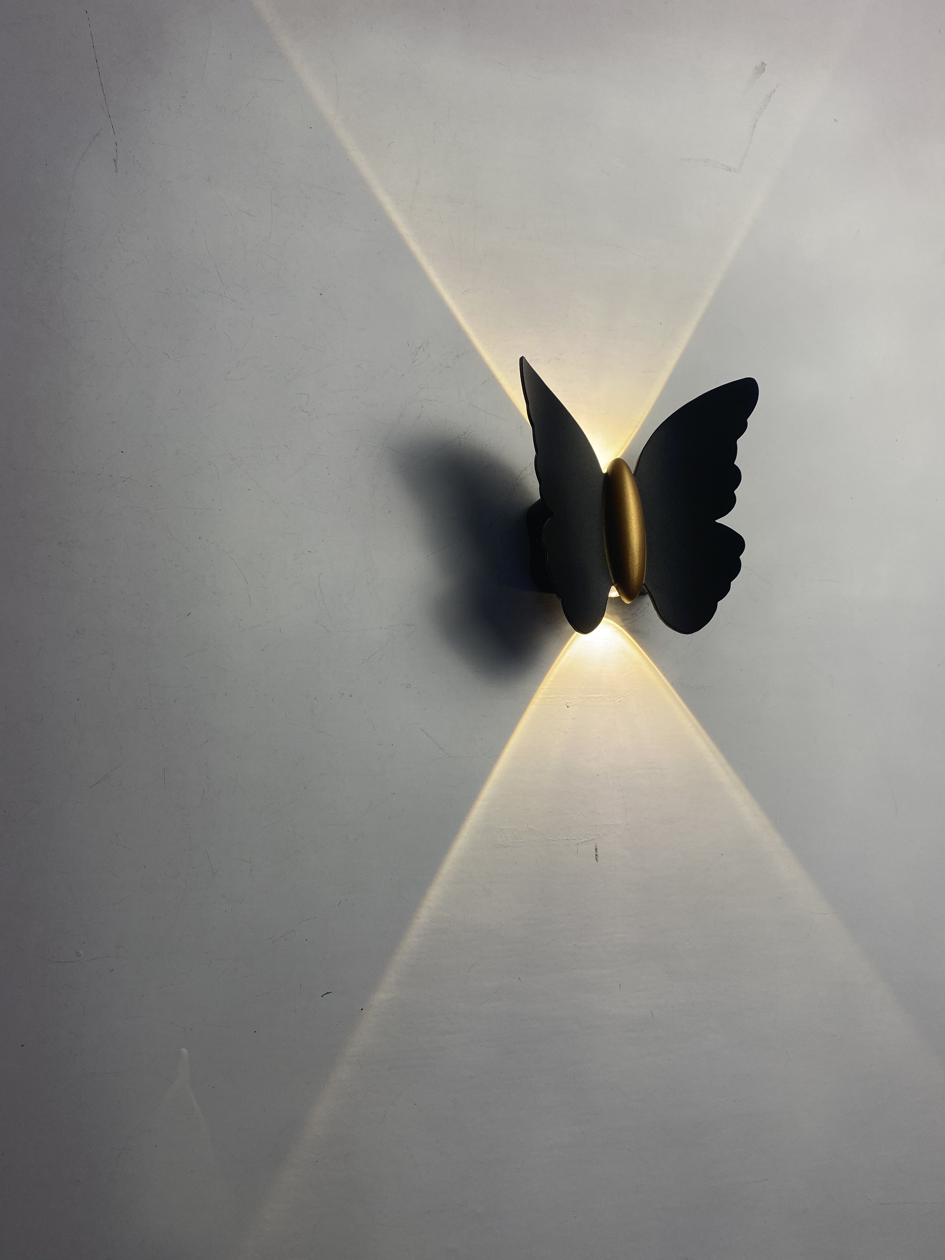 Lampe murale extérieure en forme de papillon vente chaude d'été IP65 applique murale étanche pour la lumière de support d'allée de décoration de jardin