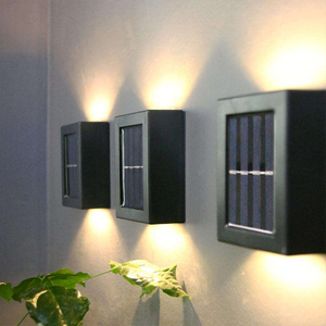 Vente chaude extérieure intelligente jardin décoratif suspendu lumière étanche haut et bas Led lumineux applique murale solaire