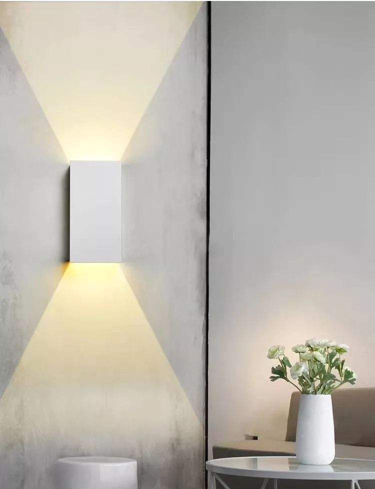 Applique murale LED 12W à l'extérieur de l'applique murale LED IP65 étanche lumières de cloison carrée en métal