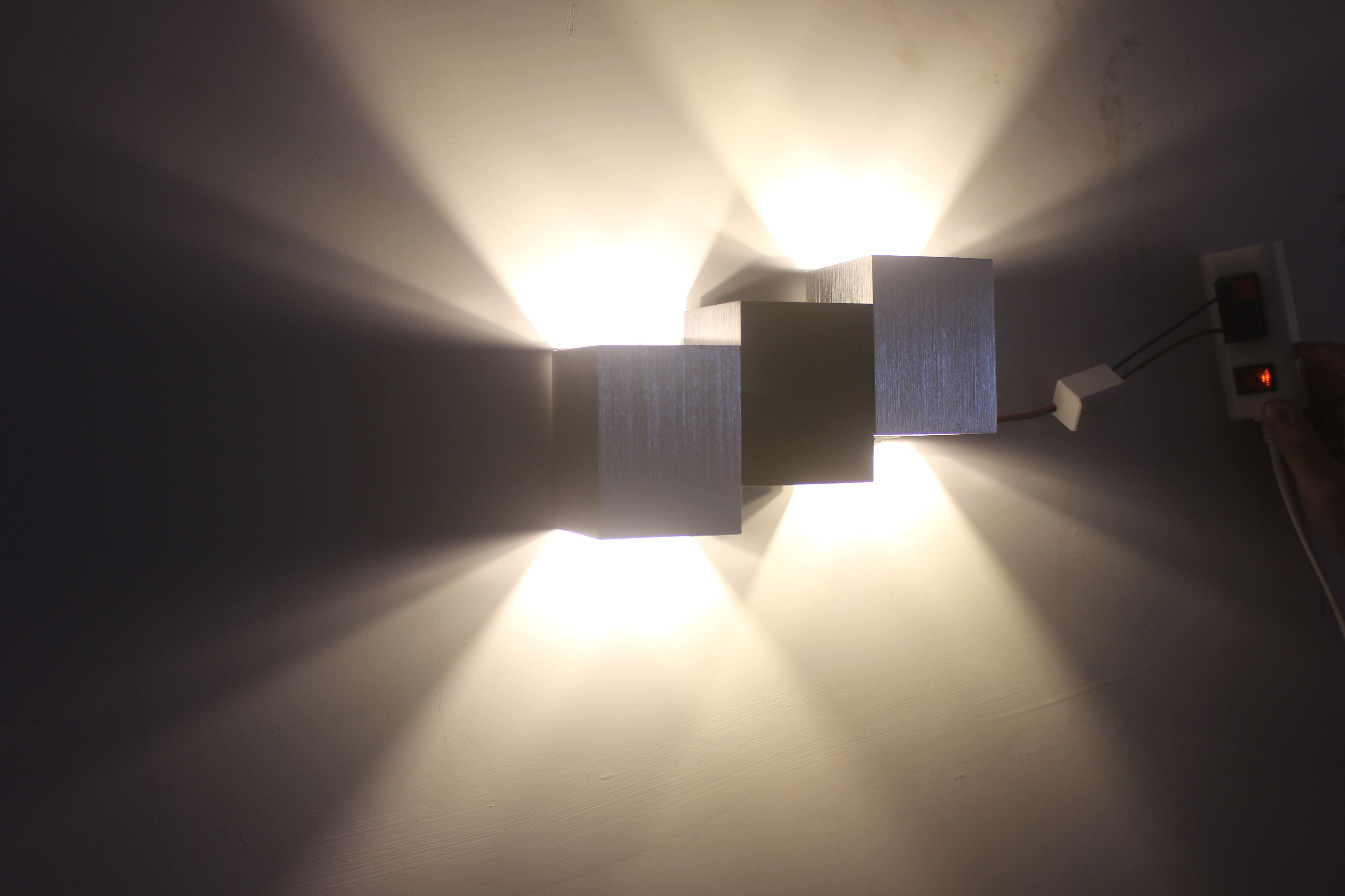 Applique murale étagée à LED moderne et lumière décorative d'intérieur