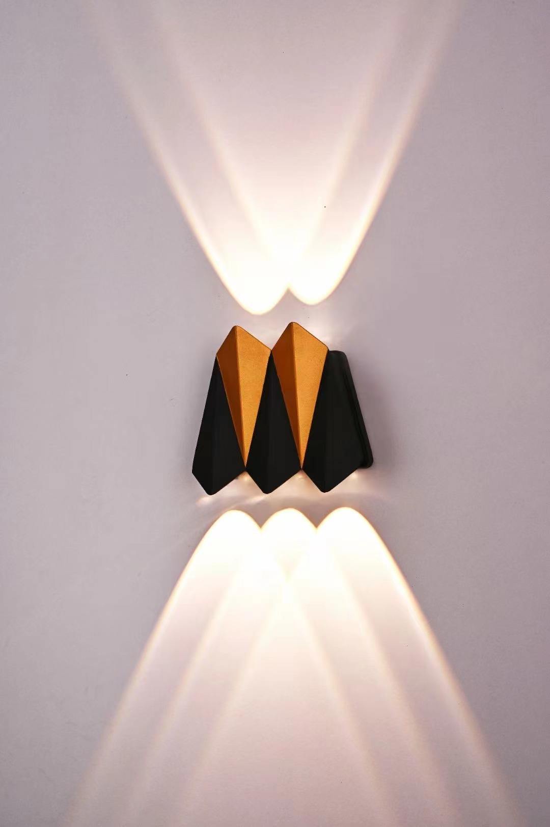 Noir extérieur IP65 étanche mur LED lumière haute lumen aluminium pas cher moderne jardin applique murale vente chaude pas de batterie murale