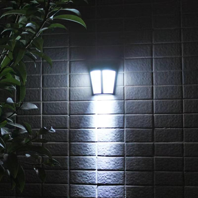 Usine extérieure étanche activée applique murale Led solaire applique murale capteur de mouvement lumières de jardin pour l'éclairage extérieur de la cour