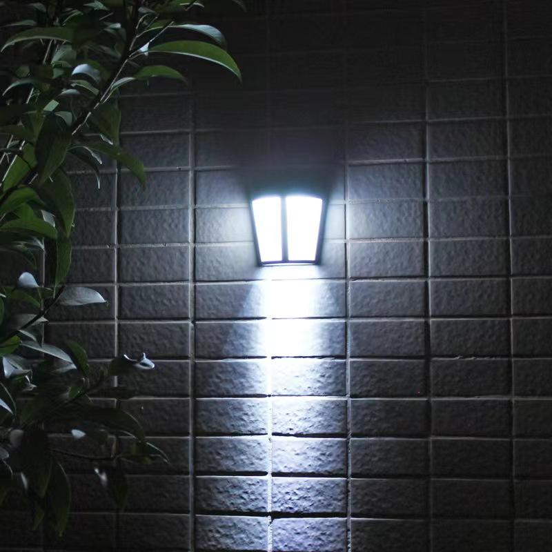 Usine extérieure étanche activée applique murale Led solaire applique murale capteur de mouvement lumières de jardin pour l'éclairage extérieur de la cour