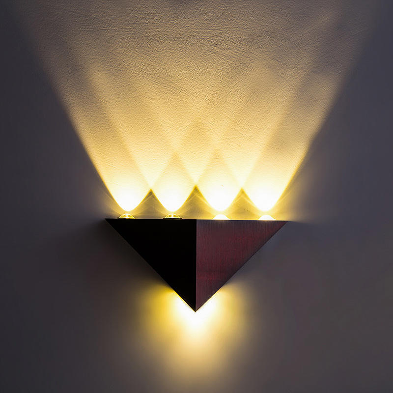 Approvisionnement d'usine LED grand triangle applique murale 5W aluminium couloir lumière KTV chambre salon fond décoration murale lampe