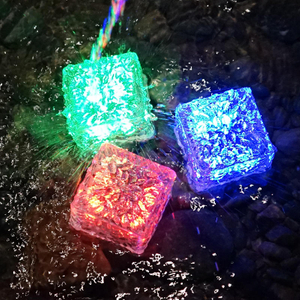 Lumières solaires colorées lumière en forme de glace mur de lumière led extérieur lampe de tuile solaire lampe carrée lumière décorative en forme de glace lampe solaire enterrée IP65 étanche étape décoration extérieure