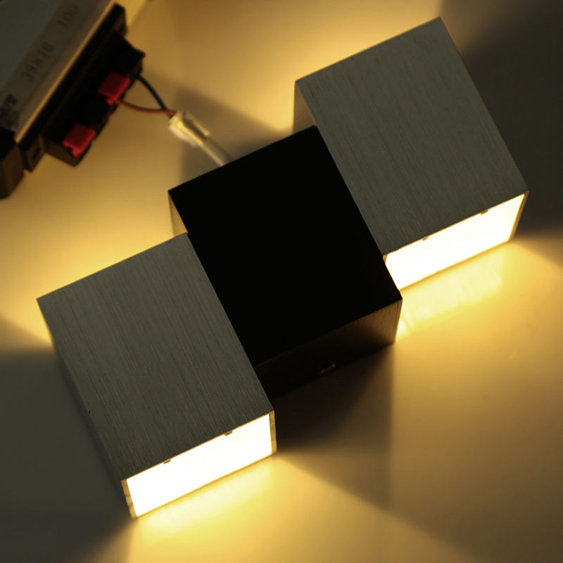 Applique murale étagée à LED moderne et lumière décorative d'intérieur
