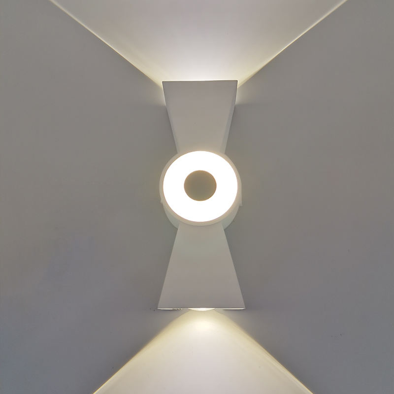 Appliques murales extérieures de lampe solaire d'origine d'usine avec l'éclairage de lampe de mur de décoration de haut en bas de prix bon marché