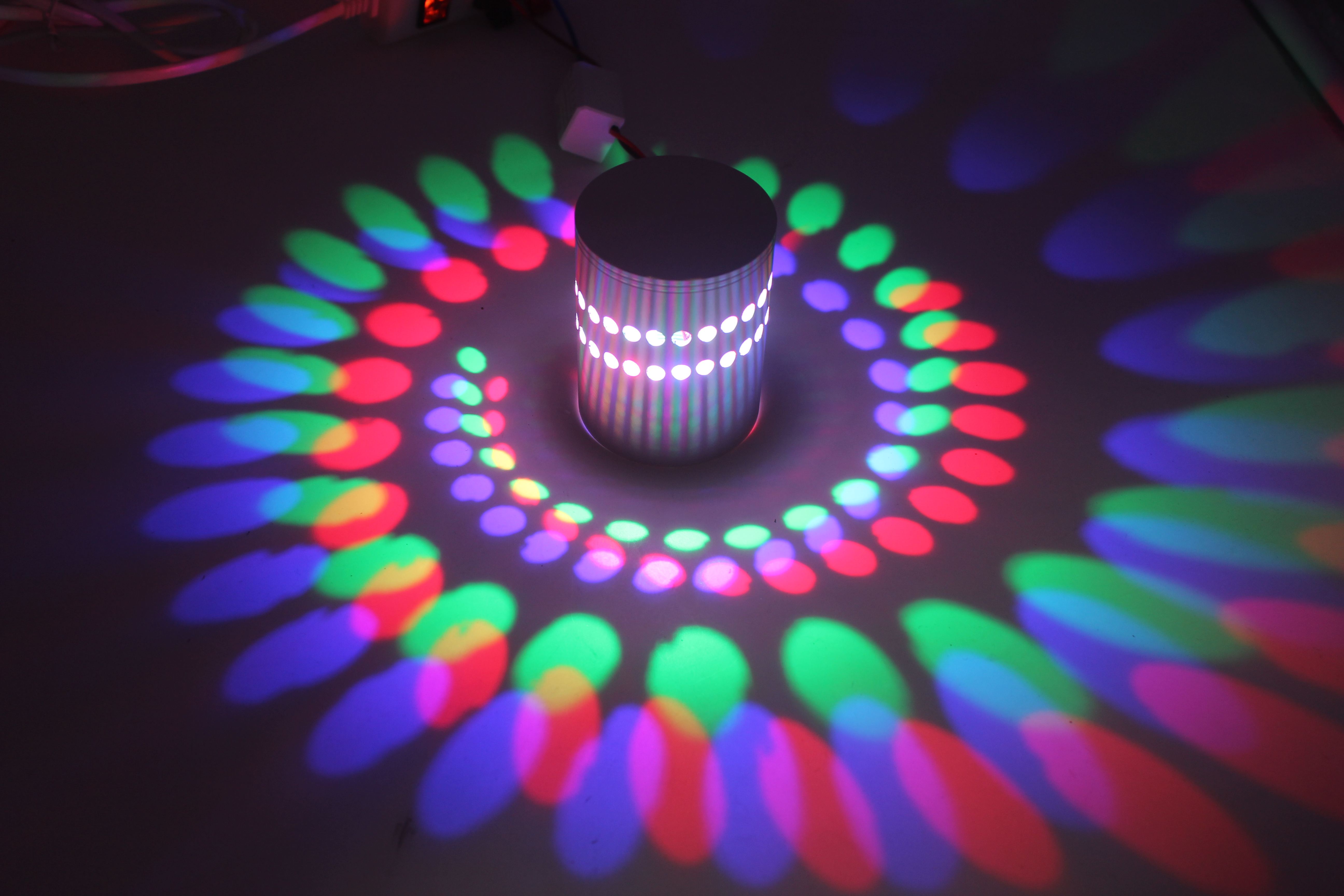 Lumière mixte Applique murale à trou en spirale de haute qualité et éclairage intérieur avec prix d'usine coloré pour la décoration du salon