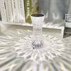 La lampe de table en cristal acrylique RVB fournit une atmosphère créative petite lampe de nuit décorative Lampe de table rechargeable