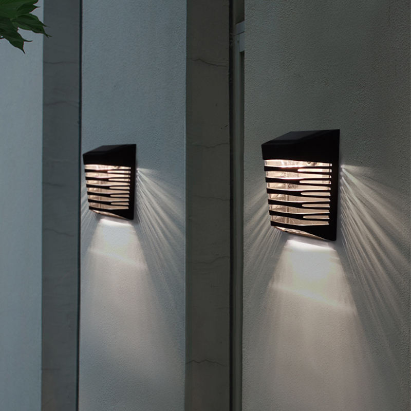 Usine extérieure étanche applique murale LED solaire applique murale capteur de mouvement lumières de jardin pour l'éclairage extérieur de la cour