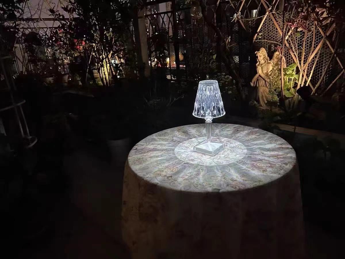 Lampe de table en cristal petite lampe de nuit lampe de table rechargeable offre une atmosphère créative pour la décoration de bar de chevet et 