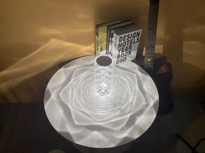 Lampe De Table En Acrylique Lampes De Table En Acrylique Lampe De Table En Acrylique Clair La Lampe De Table En Cristal Fournit Une Atmosphère Créative Petite Lampe De Nuit Décorative Lampe De Table Rechargeable